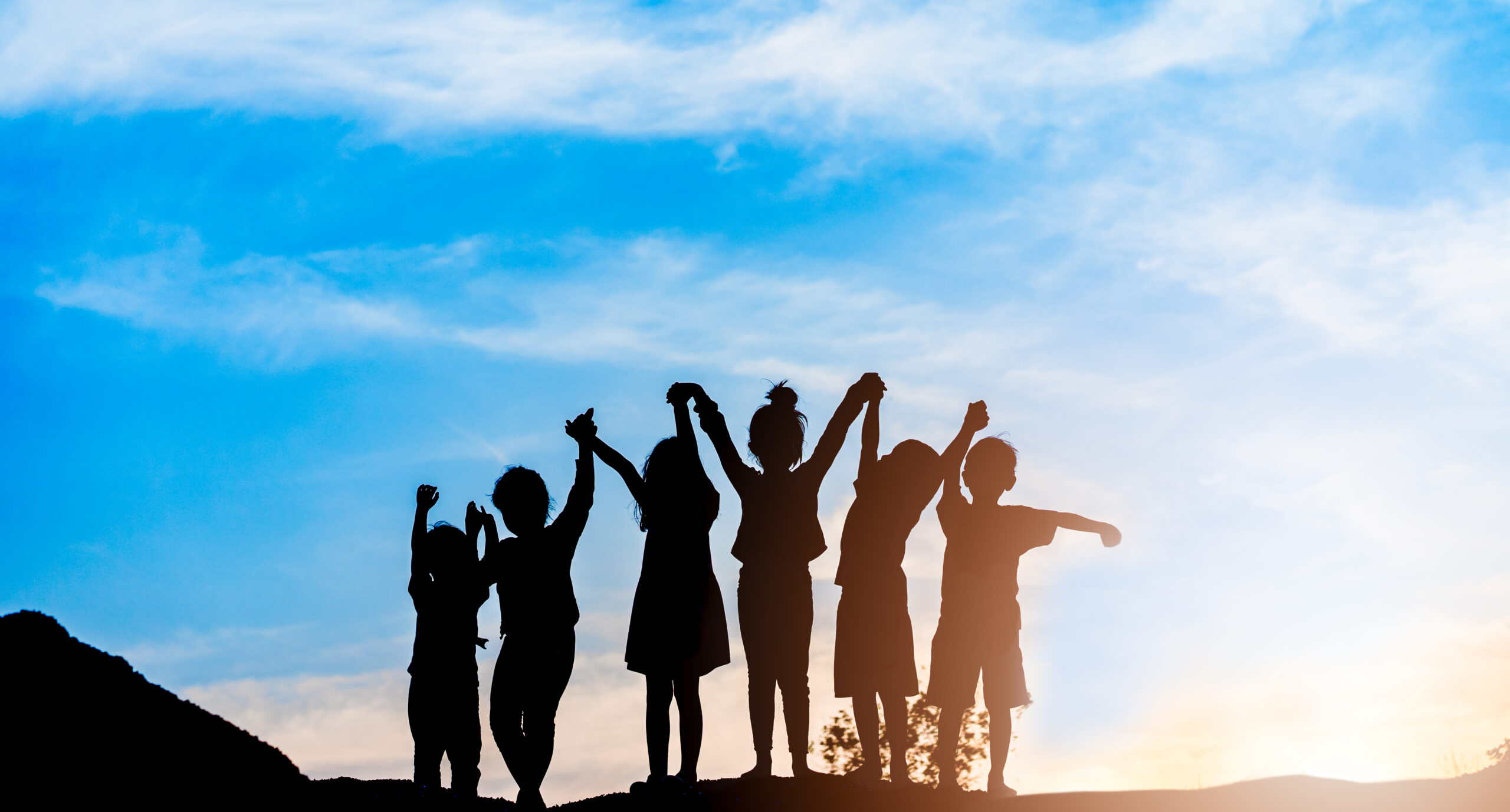 Silhouette,Back,Refugee,Kid,Group.responsible.kid,Child,Boy,And,Girl,Worship.world